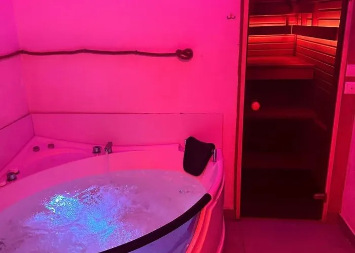 아파트 Jacuzzi Loft In The Center Of 리가