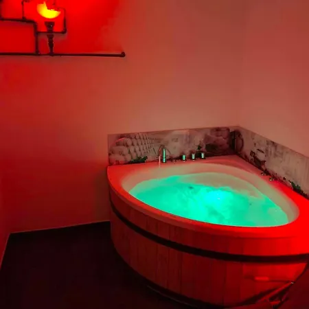 Jacuzzi Loft In The Center Of Apartament